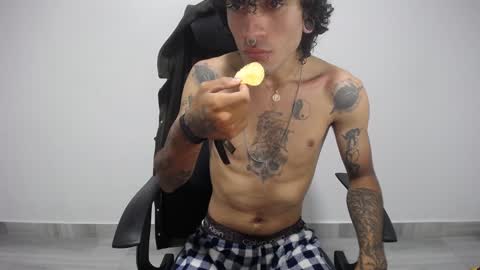 Plux online show from February 6, 2:11 am