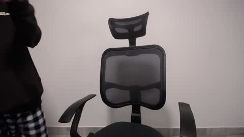 Plux online show from February 8, 10:40 pm