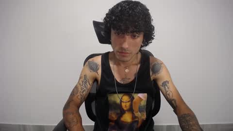 Plux online show from February 6, 8:02 pm