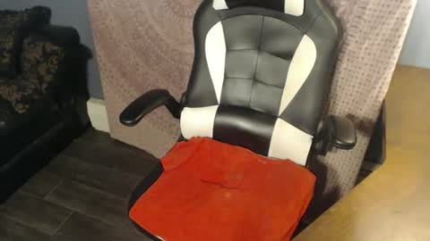 prettybigben online show from January 11, 6:33 pm