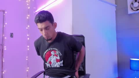 prince_arthur77 online show from January 24, 1:25 pm