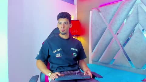 prince_arthur77 online show from April 15, 1:55 pm