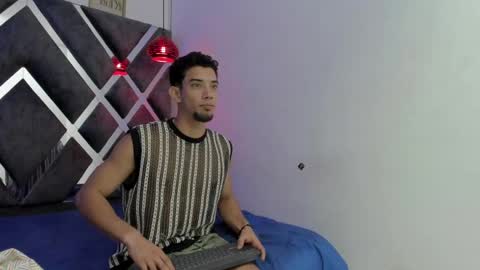 prince_arthur77 online show from January 26, 1:36 pm