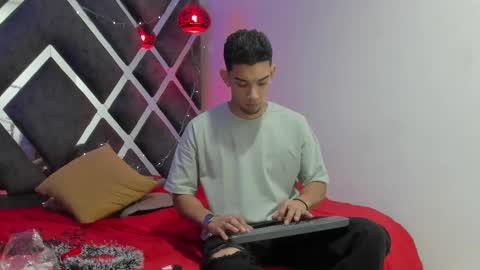 prince_arthur77 online show from December 6, 1:11 pm