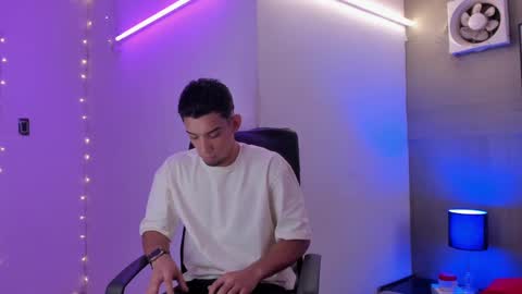 prince_arthur77 online show from January 19, 12:39 pm