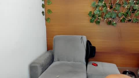 prince_arthur77 online show from February 13, 4:22 am