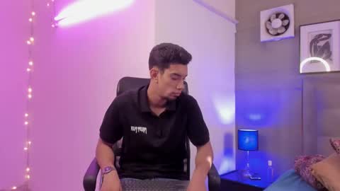 prince_arthur77 online show from December 4, 12:47 pm