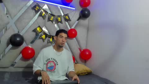 prince_arthur77 online show from February 14, 12:47 pm