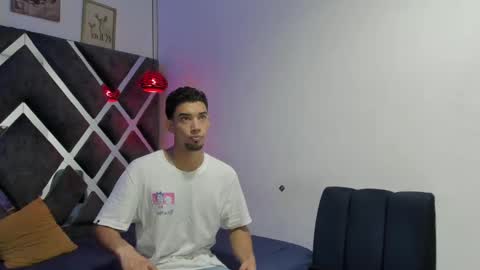 prince_arthur77 online show from February 25, 1:06 pm