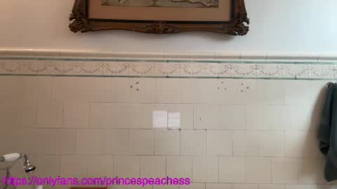 Peaches online show from April 21, 10:05 pm