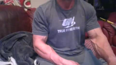 MUSCLEGOD online show from April 7, 9:04 pm