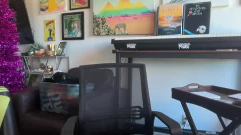 Pup Scritch online show from November 10, 8:36 pm