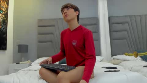 Raphael Nyon online show from February 2, 4:11 am