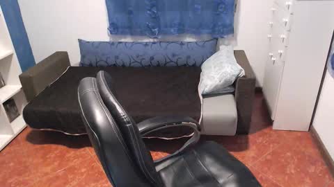 ravingr3d3 online show from November 9, 9:19 pm