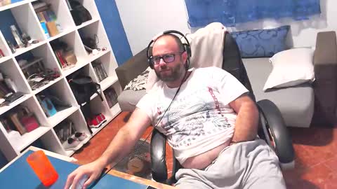 Snapshot of ravingr3d3 chatting on October 4, 11:20 pm ravingr3d3 online show from October 4, 11:20 pm