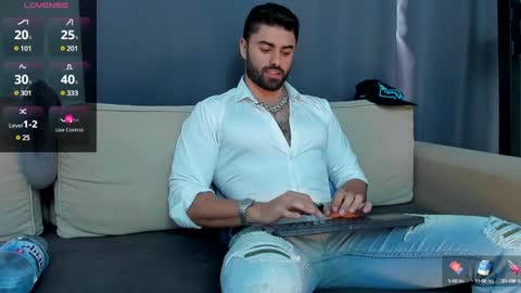 Snapshot of rawadam chatting on December 4, 9:07 am Adam online show from December 4, 9:07 am