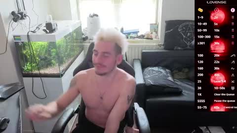 Rayzel online show from April 1, 1:41 pm