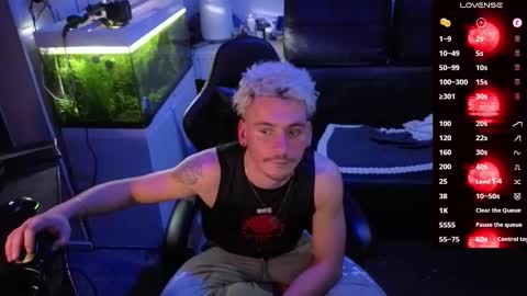 Rayzel online show from February 15, 9:45 pm