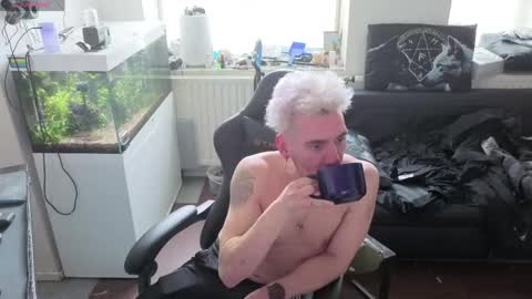 Rayzel online show from April 10, 11:39 am