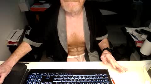 Red online show from April 30, 6:04 pm