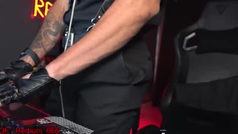 Red online show from November 11, 6:24 pm