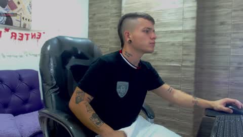 R E N E  online show from December 20, 3:47 am