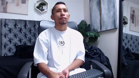 richar_voller online show from December 8, 12:19 pm