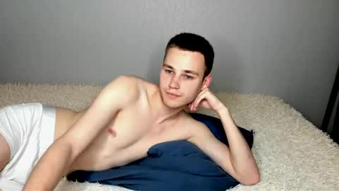 robert10211 online show from June 3, 2:44 pm