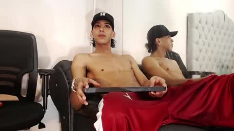 robert_kingg online show from May 15, 11:35 pm