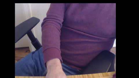 Snapshot of robidan6923 chatting on March 6, 2:29 pm robidan6923 online show from March 6, 2:29 pm