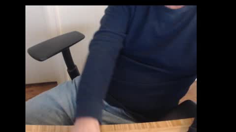 Snapshot of robidan6923 chatting on January 7, 2:16 pm robidan6923 online show from January 7, 2:16 pm