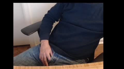 Snapshot of robidan6923 chatting on January 17, 1:03 pm robidan6923 online show from January 17, 1:03 pm