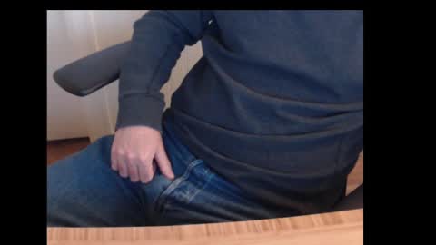 Snapshot of robidan6923 chatting on February 19, 2:44 pm robidan6923 online show from February 19, 2:44 pm