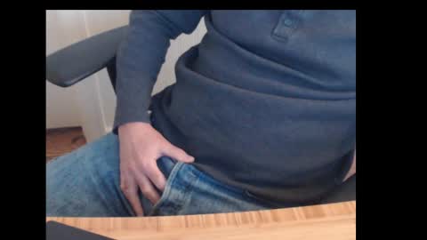 Snapshot of robidan6923 chatting on February 26, 2:36 pm robidan6923 online show from February 26, 2:36 pm