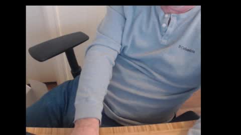 Snapshot of robidan6923 chatting on February 11, 7:38 pm robidan6923 online show from February 11, 7:38 pm