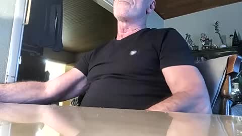 robke1966 online show from December 31, 8:04 am