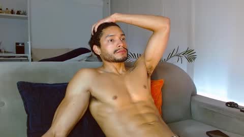 Snapshot of roby_millerr chatting on March 4, 6:18 pm roby_millerr online show from March 4, 6:18 pm