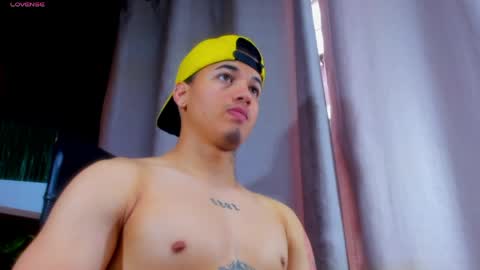 rocco_santos online show from May 25, 6:25 pm