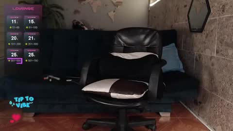 Snapshot of rogert_xx chatting on February 20, 1:46 am Rogert online show from February 20, 1:46 am