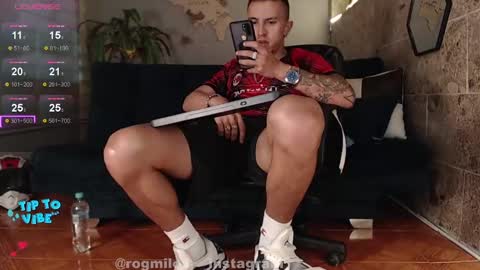 Snapshot of rogert_xx chatting on February 12, 1:30 am Rogert online show from February 12, 1:30 am