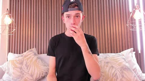 twink juli online show from February 7, 3:45 am
