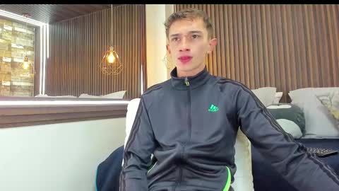 twink juli online show from March 7, 3:40 am