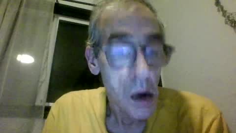 Snapshot of royboy2561 chatting on October 28, 5:21 am Roy Murrin online show from October 28, 5:21 am