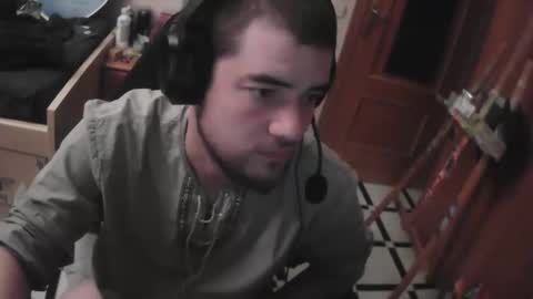 Snapshot of royer04 chatting on October 12, 8:47 pm royer04 online show from October 12, 8:47 pm