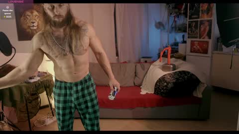 Snapshot of rusbigpaul chatting on February 5, 4:59 pm Paul online show from February 5, 4:59 pm