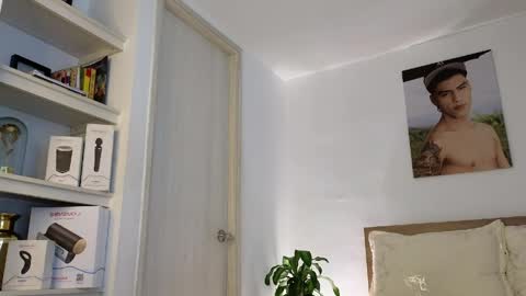  R U S S E L L  online show from April 1, 12:01 am