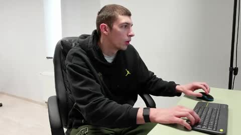 RYAN DOZER online show from April 17, 5:43 am