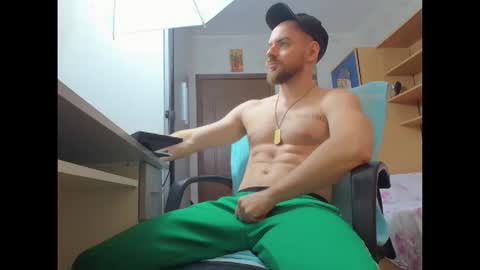 Ryanstone  online show from November 6, 6:16 am