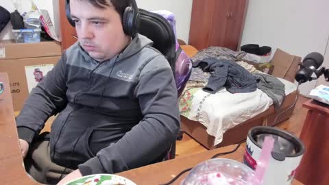 1141323  my Lord Mister Max   moms treasure online show from December 29, 2:52 pm