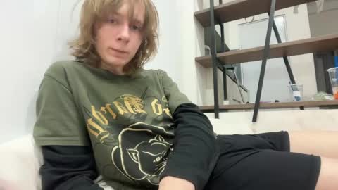 saintfawn online show from April 19, 4:28 pm